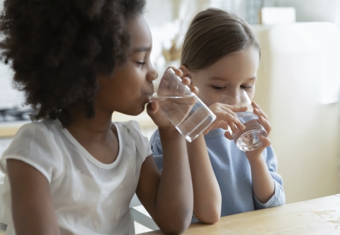 kids drinking water
