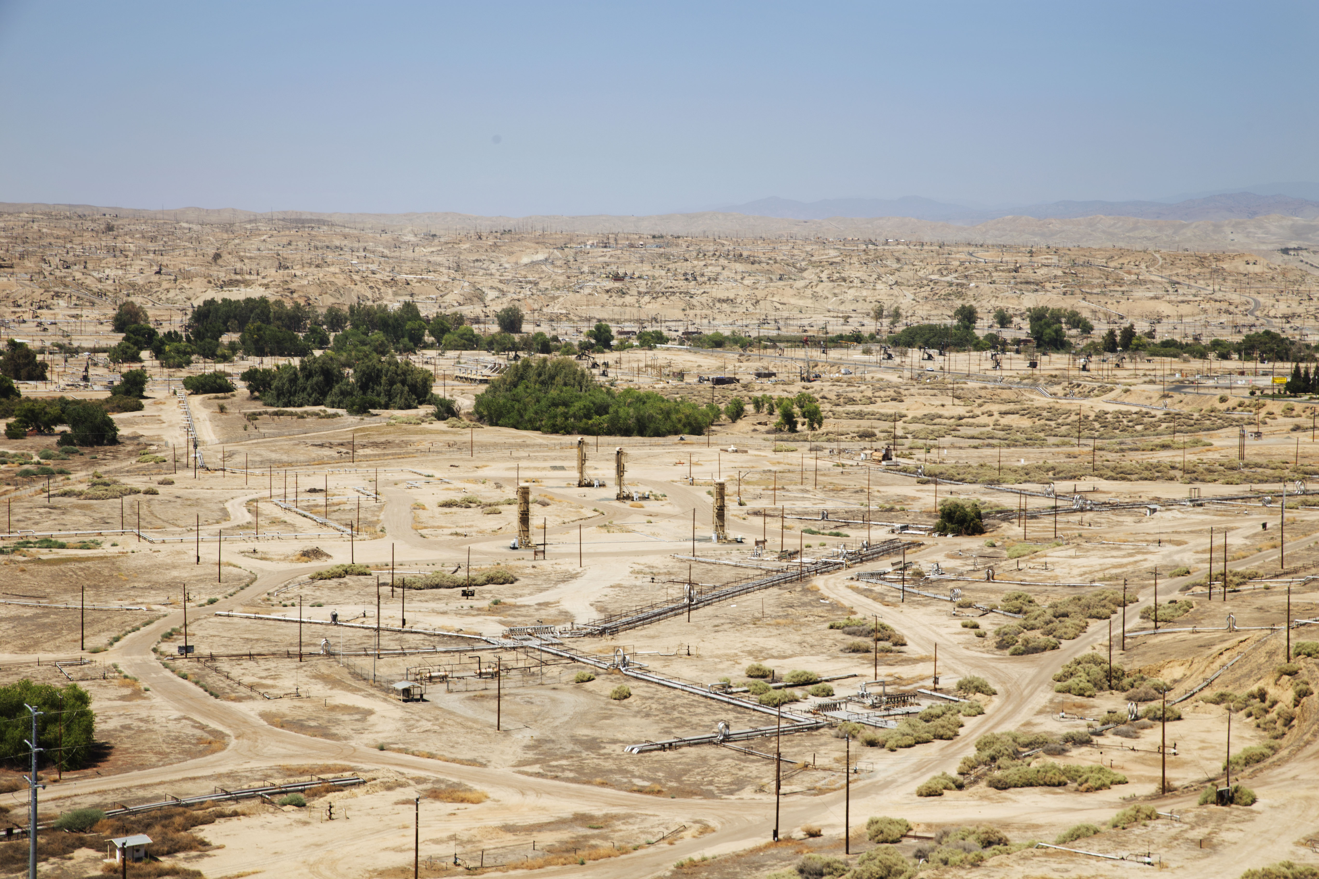 Kern River Oil Field in California. Photo credit: Andrew Grinberg / Clean Water Action