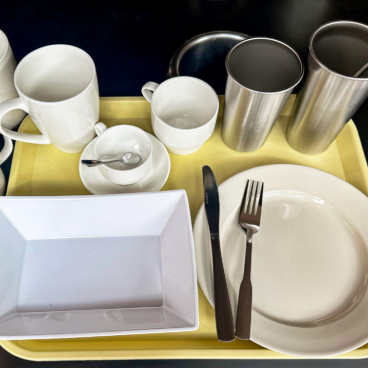 Reusable cups and plates for a restaurant place setting