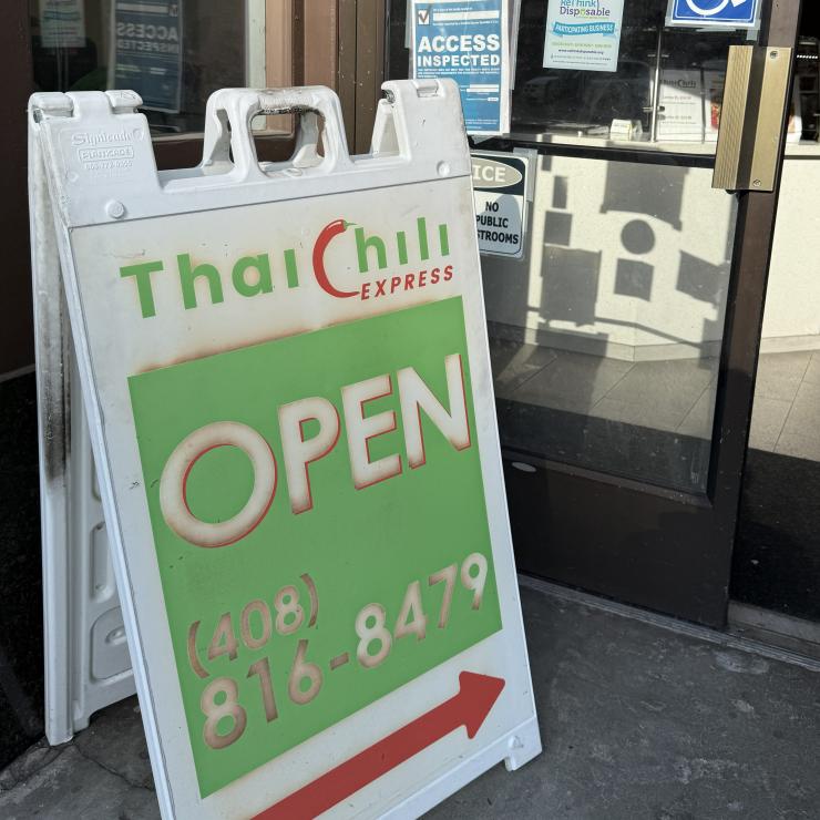 Street sign for Thai Chili Express restaurant