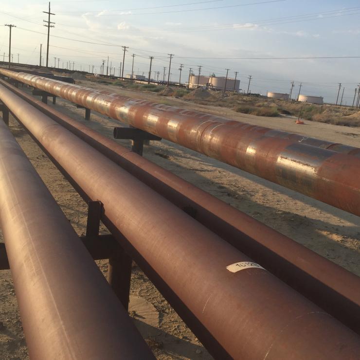 Pipelines, Belridge oil field. Credit Andrew Grinberg