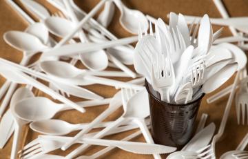 Image of plastic cutlery from Canva