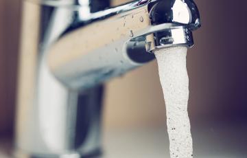 Water from a faucet / photo: istock