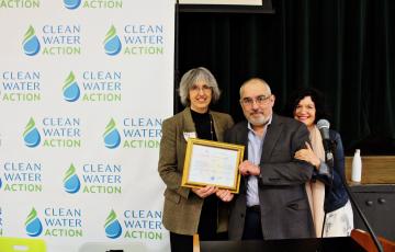 David Tykulsker award at Clean Water Action conference, by Jenny Vickers