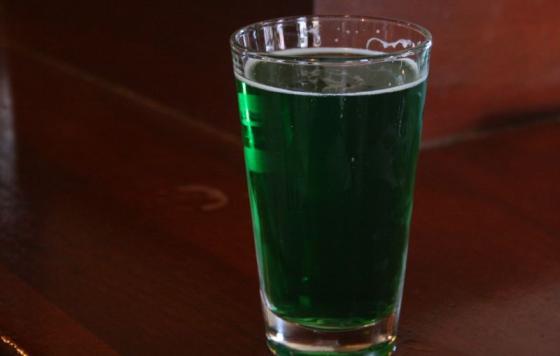Green beer / photo: flickr.com/diamondduste (CC BY-NC-ND 2.0)