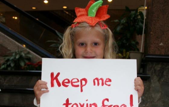 Toxic_Chemicals_Girl_Holding_Sign_at_Capitol_970 x 590_Photo Credit Clean Water Action